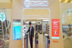 韩国首间7-11无人概念店开张，免现金、储值卡靠手掌就能结账
