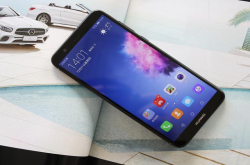 处境尴尬 后置双摄＋AI人像 这款华为全面屏手机已降至999元