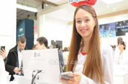 直击 MWC 2013：3.65mm 激幼边 LG Optimus G Pro 引领 F 及 L 系列手机登场