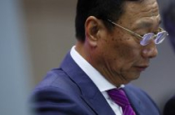 “霸道总裁”郭台铭：带领航母战斗群转弯