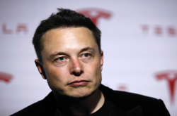 紧张 特斯拉即将发布Model3周产量马斯克拖睡袋在工厂打地铺监督