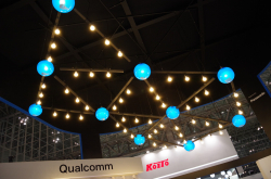 CEATEC2017：蓝牙联盟架设达80具智慧灯泡示范蓝牙MESH多对多网络特性