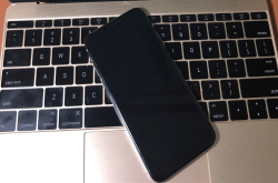 1599的iPhoneX开箱上手 手机亮屏的瞬间血亏