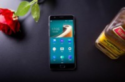 Android跑分王在此一加手机3T现货热卖中