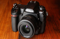 编辑mic：“1/3价钱享受九成D5功力”-NikonD500一手试玩