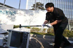 罗永浩作何感想？坚果R1开胶问题频出 网友发帖称将直播砸手机