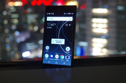 全球首款4KHDR显示器智能手机，XperiaXZPremium工程机外观开箱拍摄