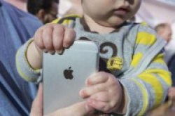 Apple又遇新麻烦股东要求解决青少年iPhone成瘾问题