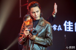 佳能全幅专单EOSR登场：轻便是次要 爷玩的是专业