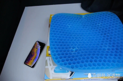 鸡蛋坐垫给iPhoneXS做成手机壳1000米摔下能否生还