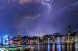 【天气不似预期？】港人JeffreyPoon靠天文台预报，追拍闪电再次夺魁！