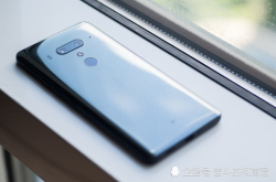 同样是骁龙845＋6GB内存 HTCU12售价5888元 而一加6仅3199元