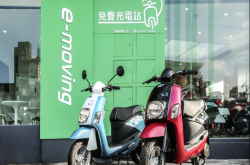 轻型机车+资费双冠王emoving电动机车$10,800即可入手299不限里程骑到饱