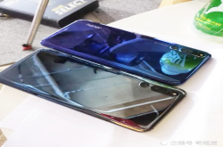 荣耀magic2真机现身？后置三摄 后背酷似华为p20pro