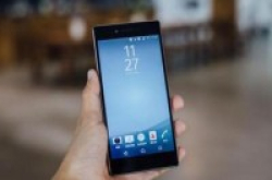 手机屏幕进化史iPhone8全面屏不会是最终形态？