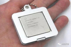 挂掉的CPU要扔 LGA115X插槽的处理器做成钥匙链
