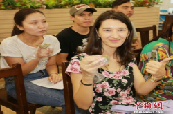 外国留学生的中秋节：自制月饼感受中国味道
