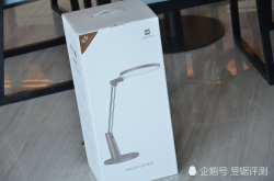 小米有品上新：接近自然光的智能护眼台灯开箱