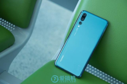 全球首发真机拆解 华为P20Pro真机上手拆解：做工太意外