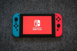任天堂Switch左侧游戏手柄终于有十字键了