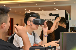 爱奇艺借VR试水移动影院业务 但当务之急是最大程度获取用户
