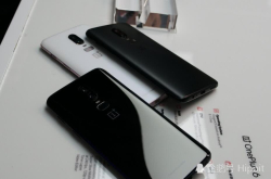 OnePlus6开箱第一印像：设计篇 一贯的地平线及弧度设计