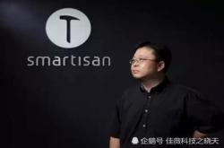 锤粉论坛发帖 全程直播在锤子总部楼下砸自己的五部锤子手机 罗永浩要尴尬死了
