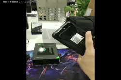 黑鲨游戏手机视频泄露暗黑配色/外观霸气