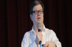 【深度学习三大权威之一开讲】脸书AI研究院院长YannLeCun：AI没有“常识”是最大挑战，非监督学习正是突破关键！