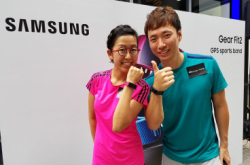 吴安仪胡兆康孖住上撑Samsung健身新品