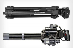 三脚架变机关枪，女摄影师无辜被搜！