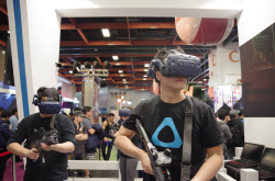 HTC在台北国际电玩展展示更高解析与一体化耳机设计的VivePro