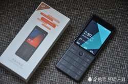来自小米有品 待机可达15天的AI功能手机试玩