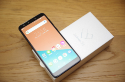 锁定年轻自拍族、直播主的超广角四镜头平民机，Zenfone5Q动手玩