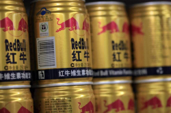靠红牛身家750亿超越雷军：他创立中国分公司和总部分庭抗衡