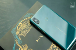 小米MIX2S翡翠色上手：3999元的原谅色手机 值不值得买？