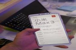 5500mAh超大电池配6.9寸巨无霸全面屏 小米Max3真机上手图曝光