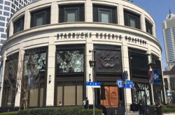 参观世界上最大的Starbucks，影像纪录这间有半个足球场大小的分店