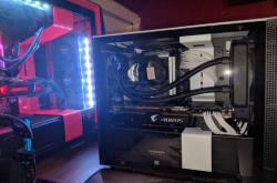 土豪朋友将i78700K和GTX1080Ti塞进一个ITX机箱 终极钢炮的快乐