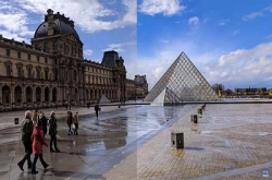 【PS 教学】用 Photoshop 将照片中人群“移走”，只需要 10 分钟完成