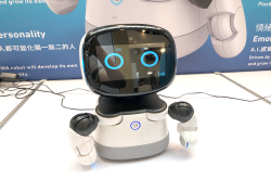 Computex2018：很萌很可爱很可以，女娲创造AI机器人“DannyRobot小丹”