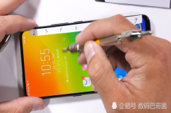 老外暴力测试vivoNEX：电动升降相机很耐用机身柔韧度出色