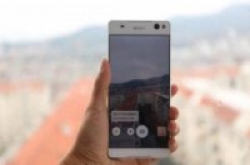 SonyXperiaC6前置镜头真大或自拍惊人