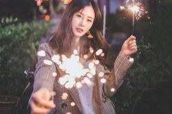 人潮汹涌 我能看到你