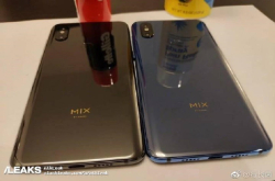 这是小米MIX3真机？蓝色似乎更漂亮些