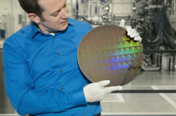 超薄手机更强效能！IBM携手GlobalFoundries、三星打造5nm制程技术