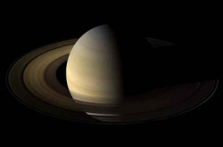 【NASA都要靠P图】探测船20年拍摄土星黑白相，瞬间变彩色得咗！
