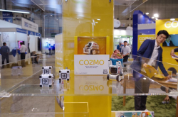 CEATEC2017：TakaraTomy展示由美国Anki开发、有千种情绪的小小AI机器人COZMO