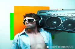耳机音箱四不像 BOSE把喇叭挂在肩上