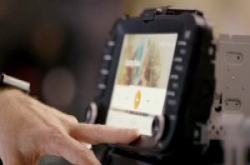 Android Auto智慧车载系统现身　全语音操控，导航、点歌、回简讯只需动口不用手
